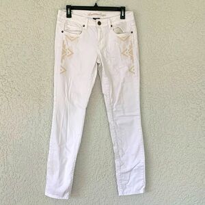 American Eagle stretch skinny white embroidered details jeans size 6